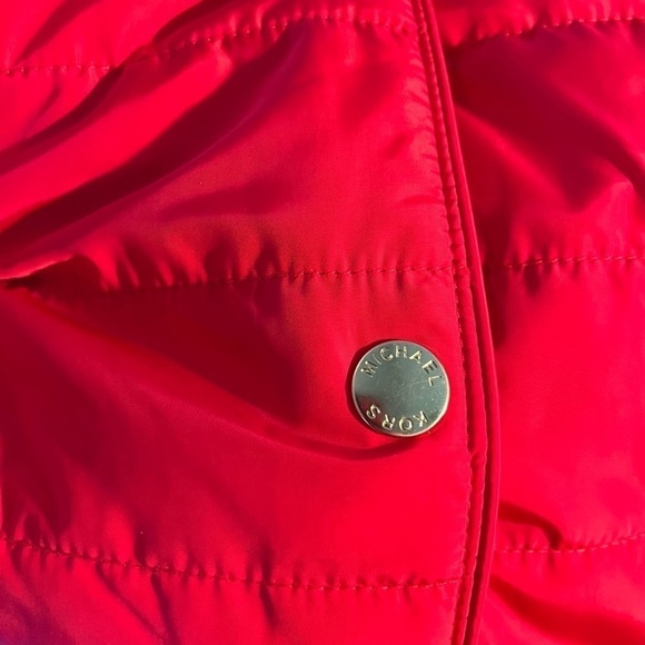 Michael Kors Women’s a button Down Lightweight Vest - Picture 5 of 8